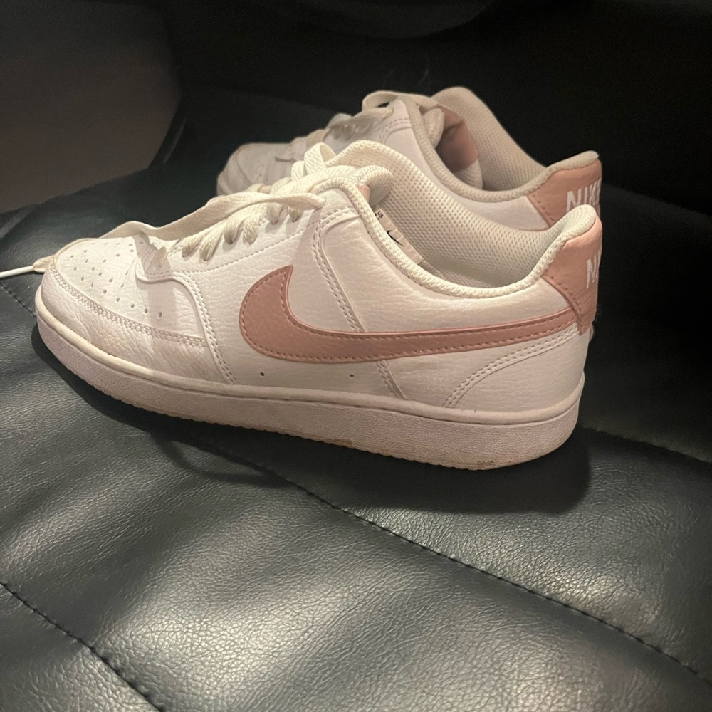 Women’s size 8 nike shoes